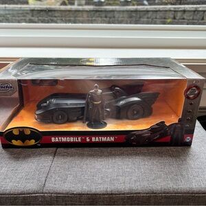 Jada Toys - Hollywood Rides - (Batmobile and Batman) - Scale 1/24 - (Diecast)